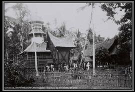 lumbung_padi_mesjid_atau_surau_di_muaralabug_tahun_1880.jpg